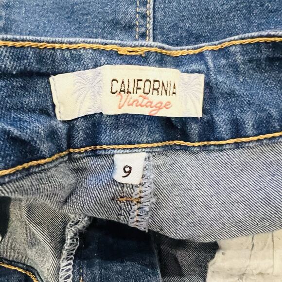 California Vintage Denim Shorts Juniors 9 Blue Jean Low Rise Distressed Cuffed. - Picture 3 of 3